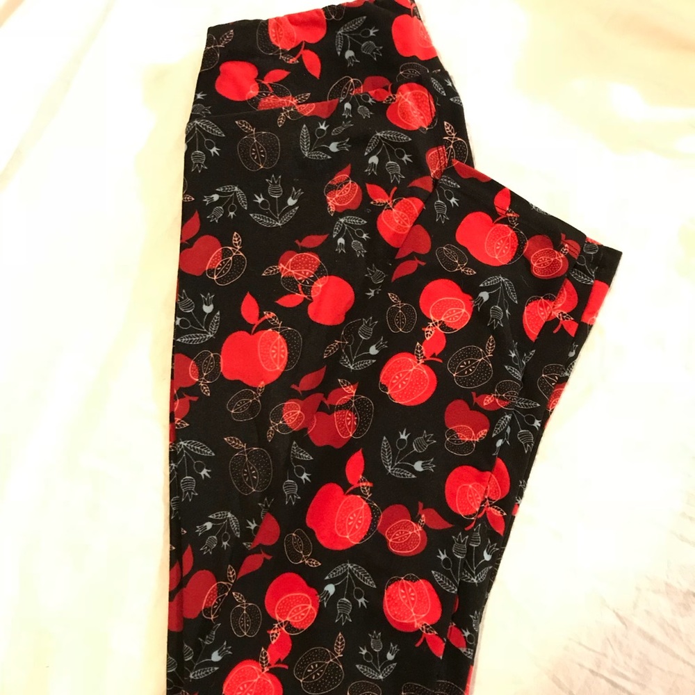Lularoe OS leggings Apple Teacher print